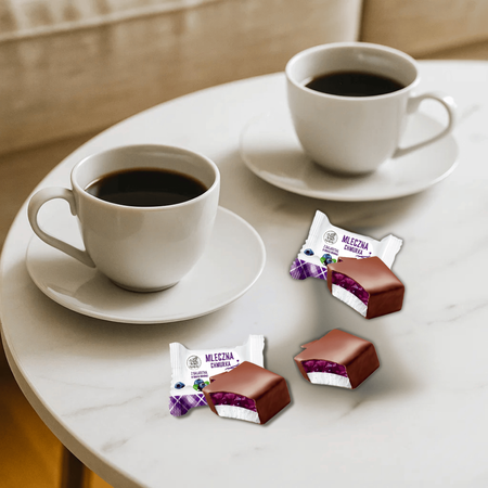 Pianki z galaretką w czekoladowej polewie borówka Milkly Clouds 1kg