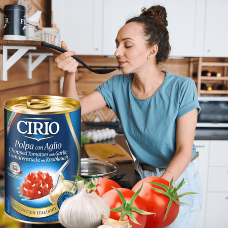 Pomidory w kawałkach z czosnkiem włoski smak Castelli Cirio 400g